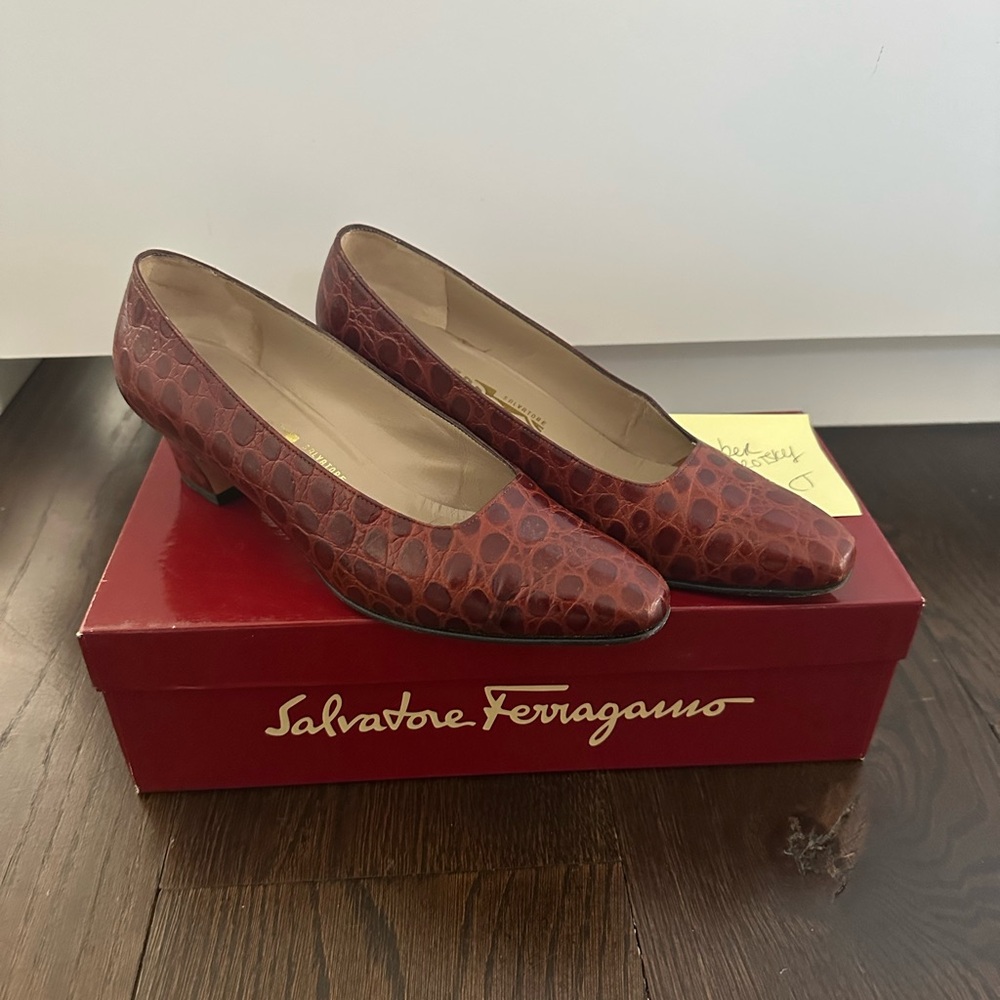 Salvatore Ferragamoo Crocodile pumps size 7